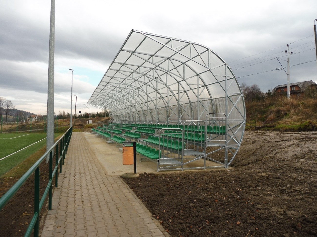Obraz przedstawiający Dostawa i montaż trybun sportowych na boisku w Lachowicach wraz z wykonaniem infrastruktury towarzyszącej