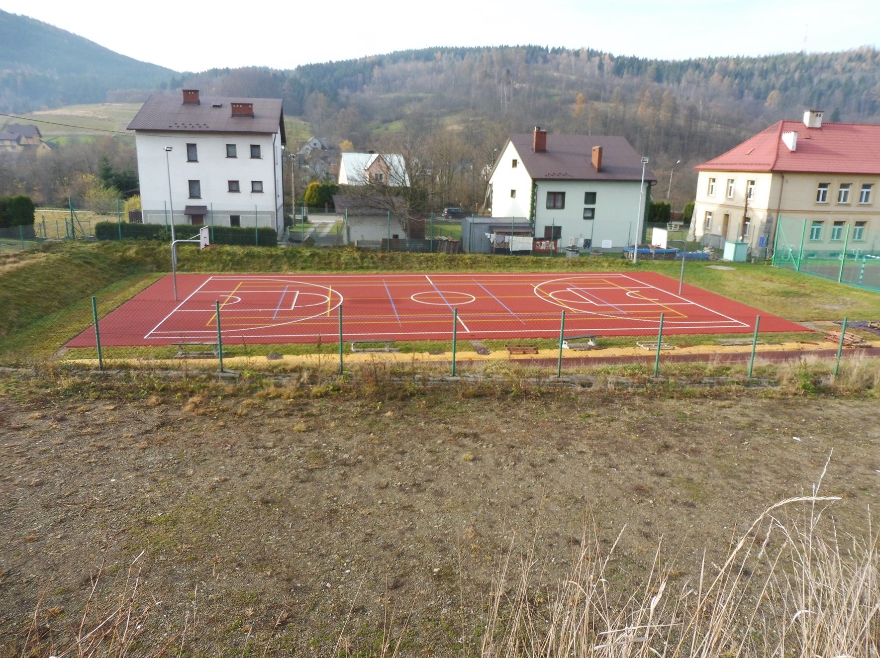 Obraz przedstawiający Modernizacja wielofunkcyjnego boiska sportowego w miejscowości Stryszawa poprzez wymianę nawierzchni