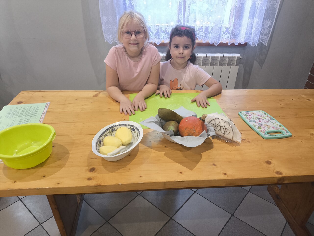 Obraz przedstawiający Przytulna jesień w Hucisku i Pewelce rozpoczęta dyniowym akcentem