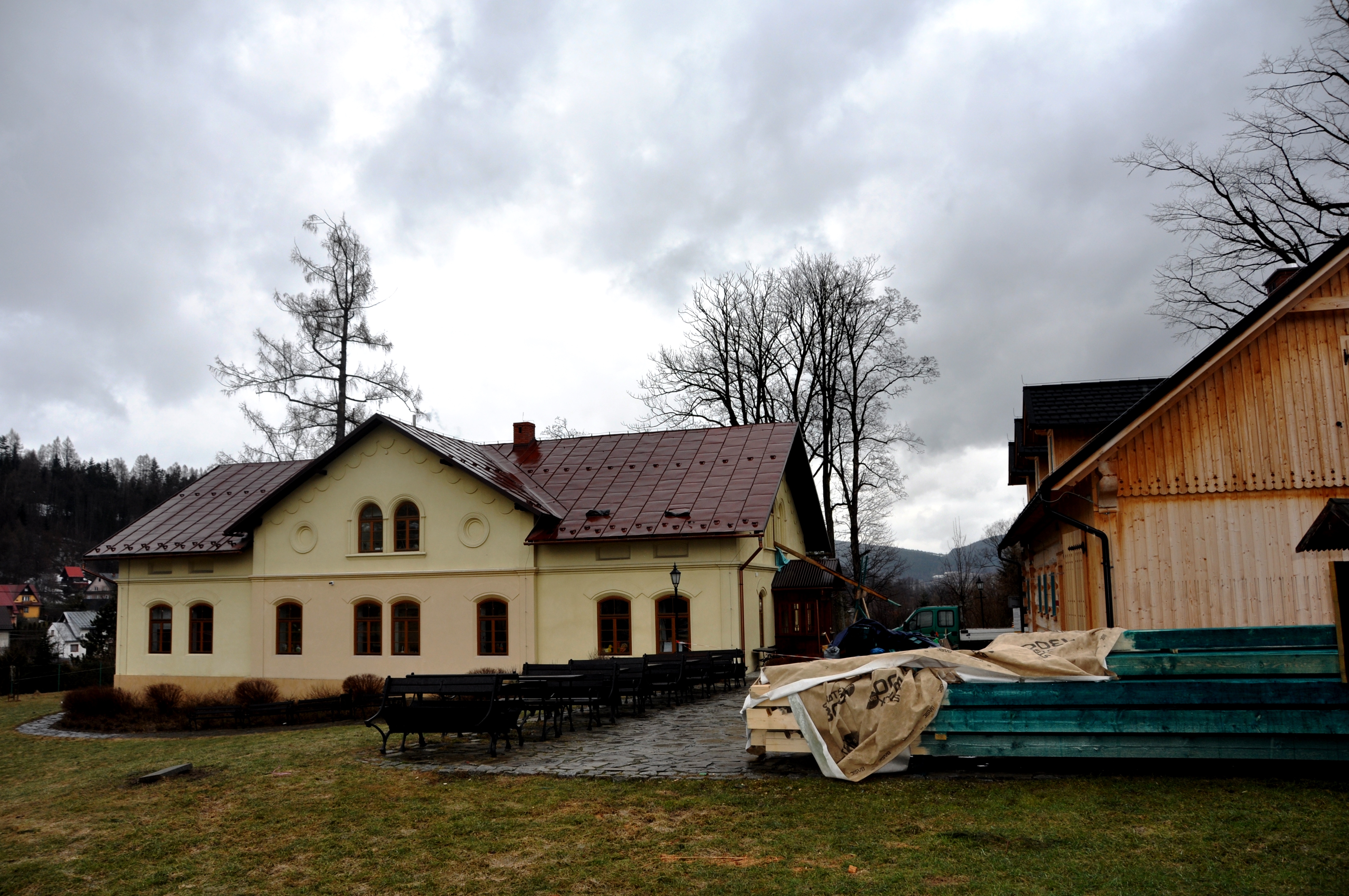 Obraz przedstawiający Remont Dachu - Leśniczówka