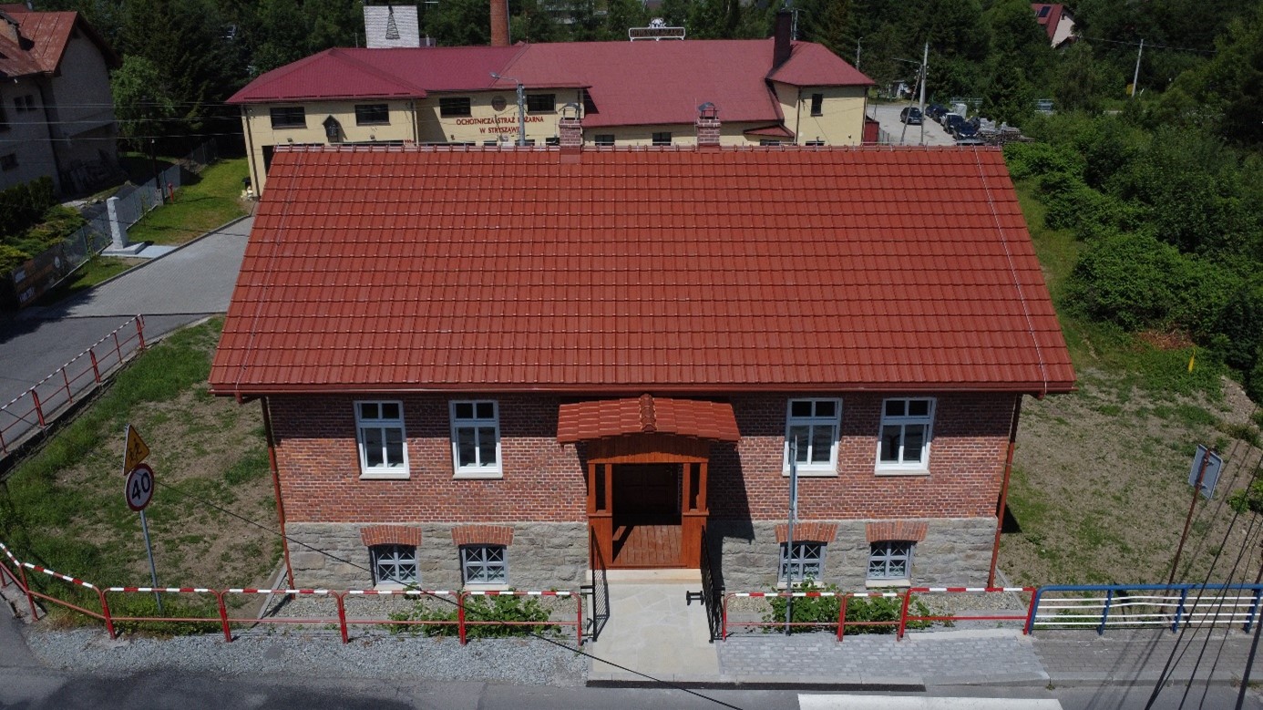 Obraz przedstawiający Remont zabytkowego budynku byłej organistówki w miejscowości Stryszawa