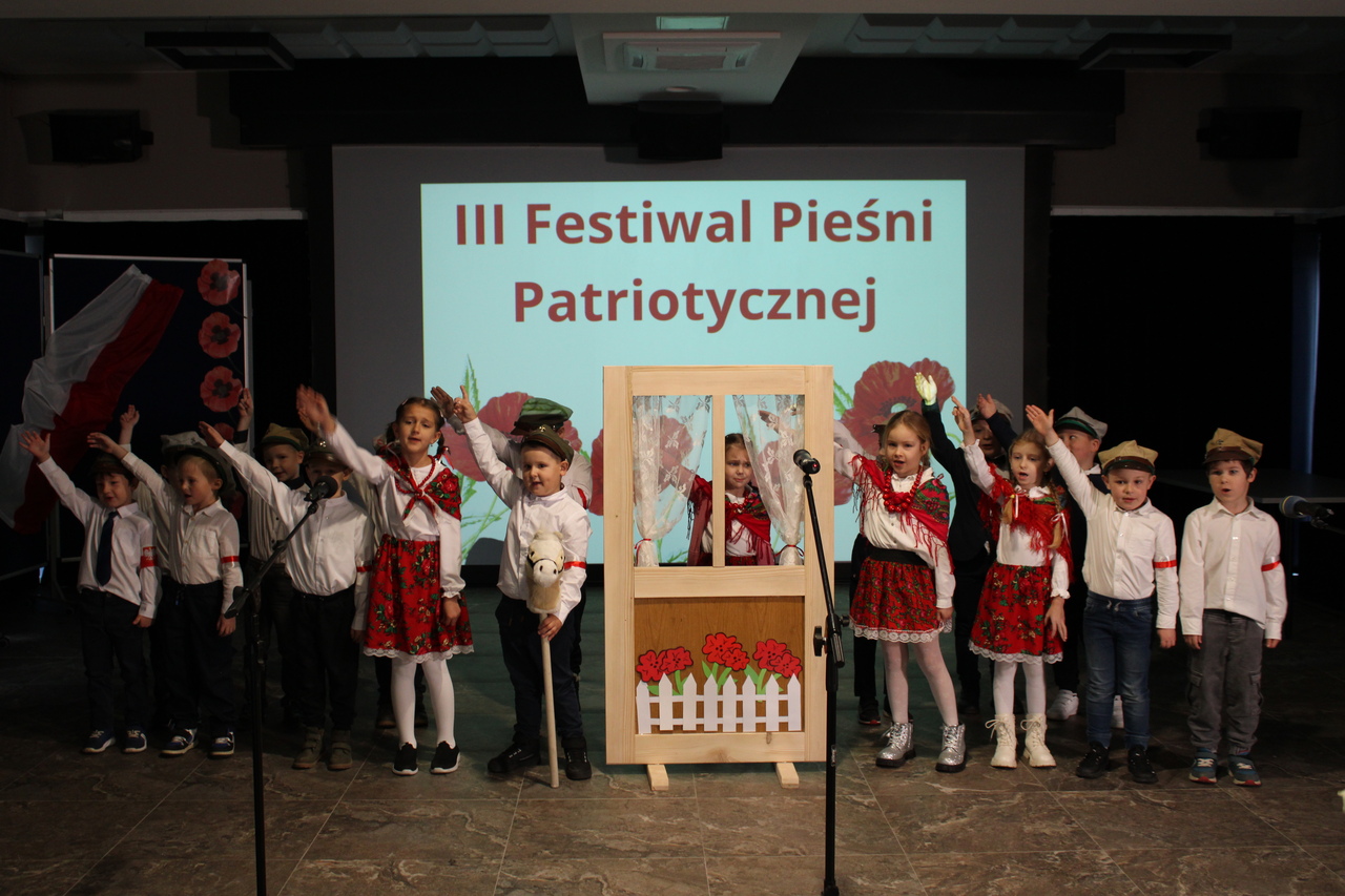 Obraz przedstawiający III Festiwal Pieśni Patriotycznej