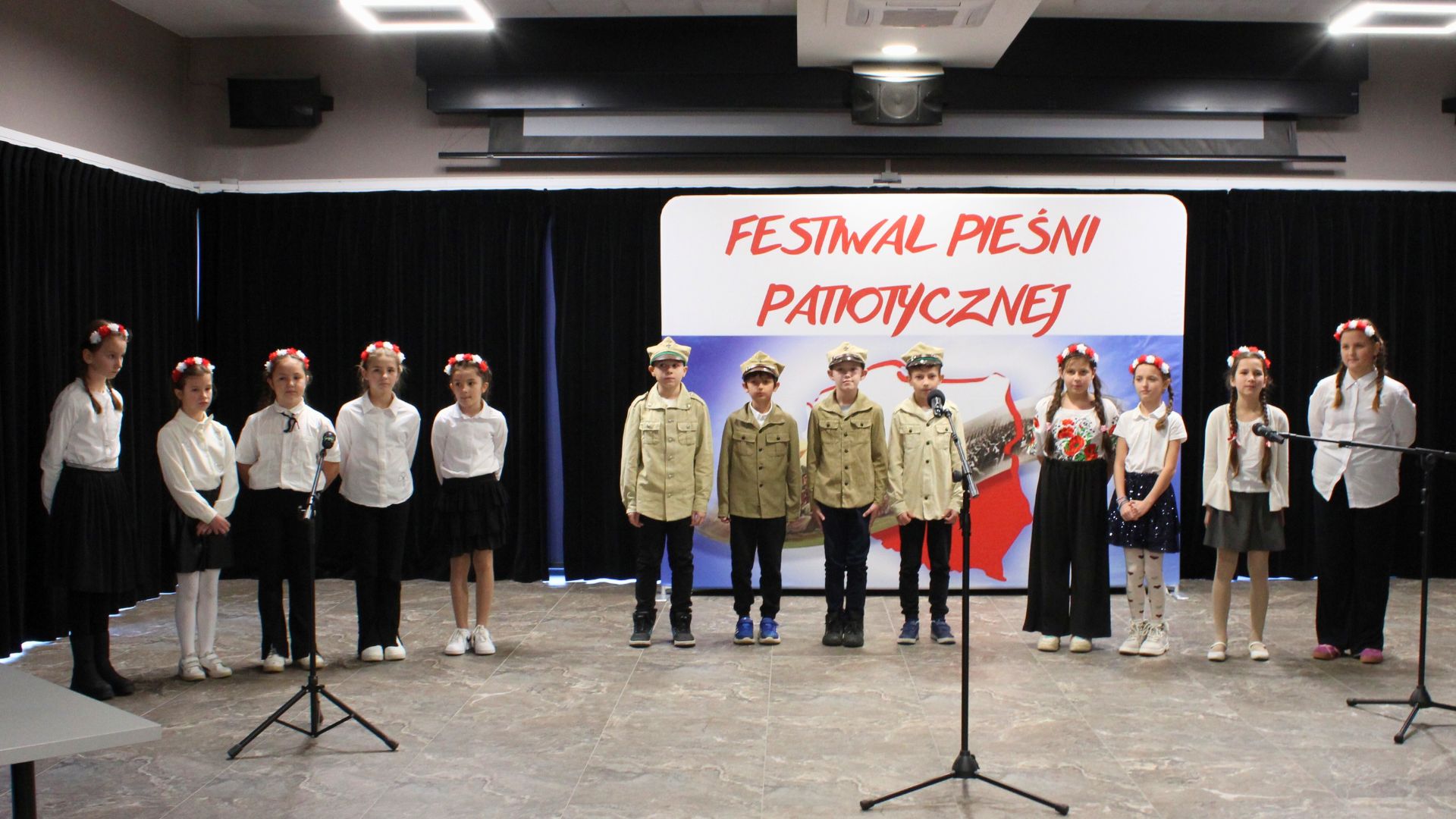 Obraz przedstawiający IV Festiwal Pieśni Patriotycznej