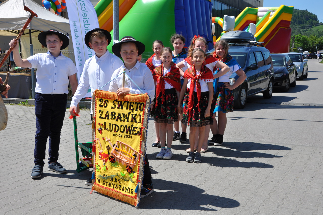 Obraz przedstawiający Stryszawa z zabawek słynie