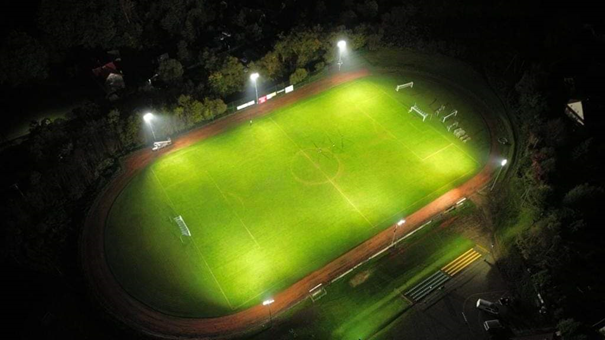 Obraz przedstawiający Budowa oświetlenia boiska do piłki nożnej w Centrum Sportu i Rekreacji w Stryszawie