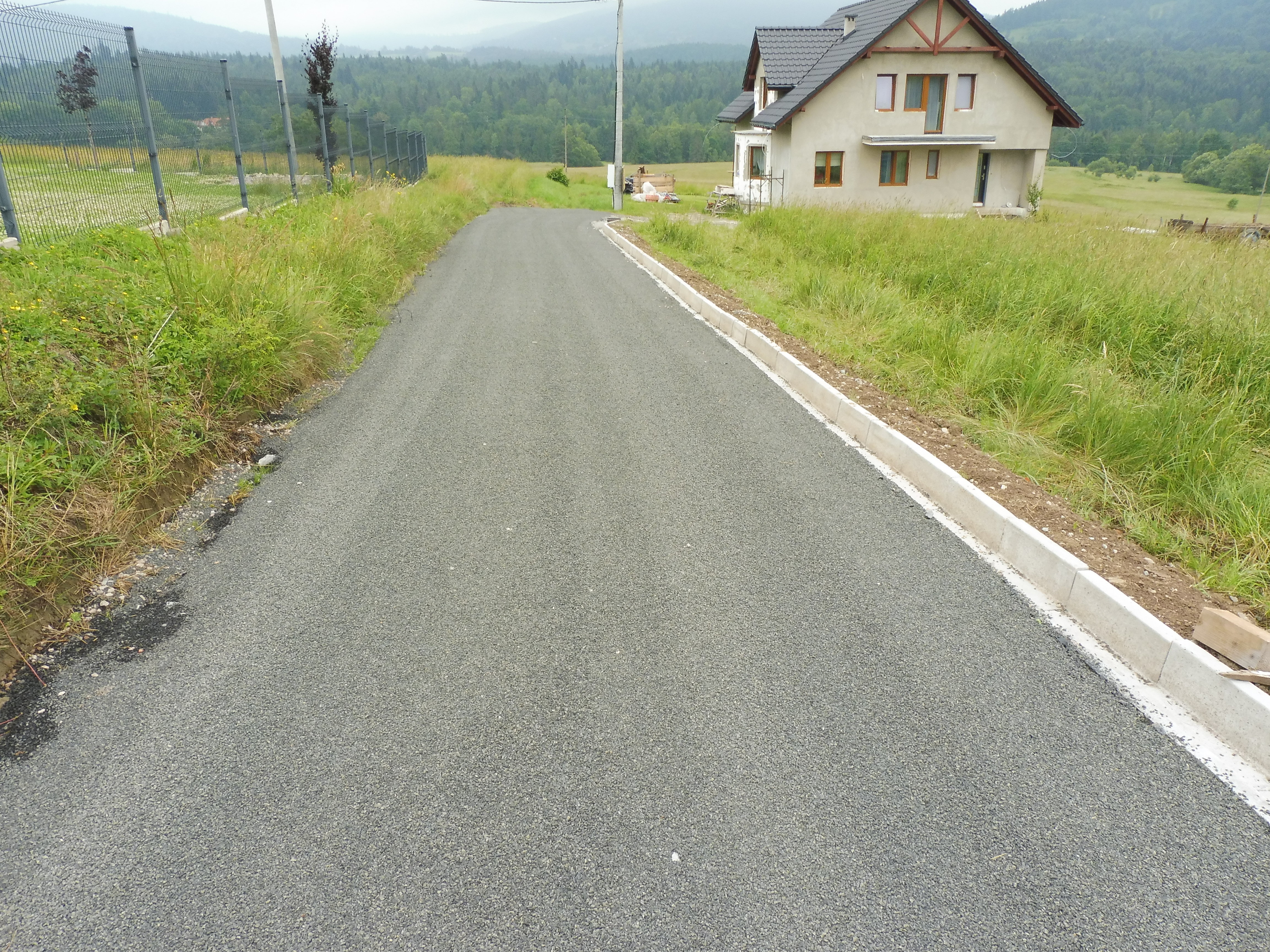 Obraz przedstawiający Remont i wykonanie nawierzchni dróg przez powierzchniowe utrwalenie na terenie Gminy Stryszawa