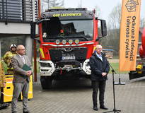 Obraz przedstawiający Oficjalne przekazanie sprzętu w Stryszawie – blisko 2 mln zł na wzmocnienie bezpieczeństwa mieszkańców