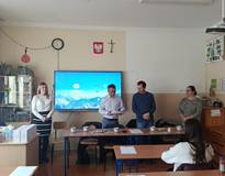 Obraz przedstawiający XXV edycja Ogólnopolskiego Konkursu „Poznajemy Parki Krajobrazowe Polski” w Gminie Stryszawa