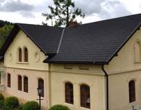 Obraz przedstawiający Zakończono prace remontowe dachu na budynku dawnej Leśniczówki