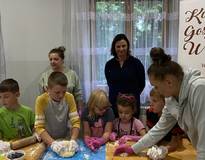 Obraz przedstawiający Pierogi, popcorn i uśmiechy – rodzinne warsztaty z Kołem Gospodyń Polanka