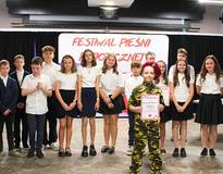 Obraz przedstawiający IV Festiwal Pieśni Patriotycznej