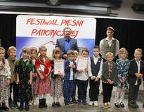 Obraz przedstawiający IV Festiwal Pieśni Patriotycznej