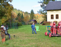 Obraz przedstawiający Powstaje film o tradycyjnym zabawkarstwie drewnianym