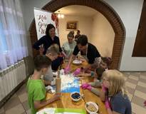 Obraz przedstawiający Pierogi, popcorn i uśmiechy – rodzinne warsztaty z Kołem Gospodyń Polanka